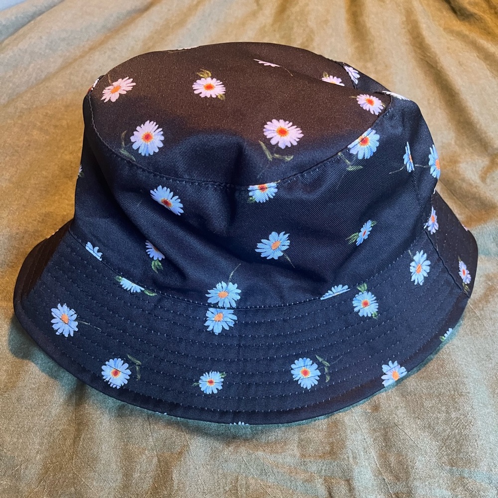 Alice + Olivia Daisy Bucket Hat - Picture 3 of 3